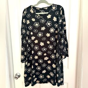 Black dress or tunic with flower pattern. Gudrun Sjoden. Cotton Modal.